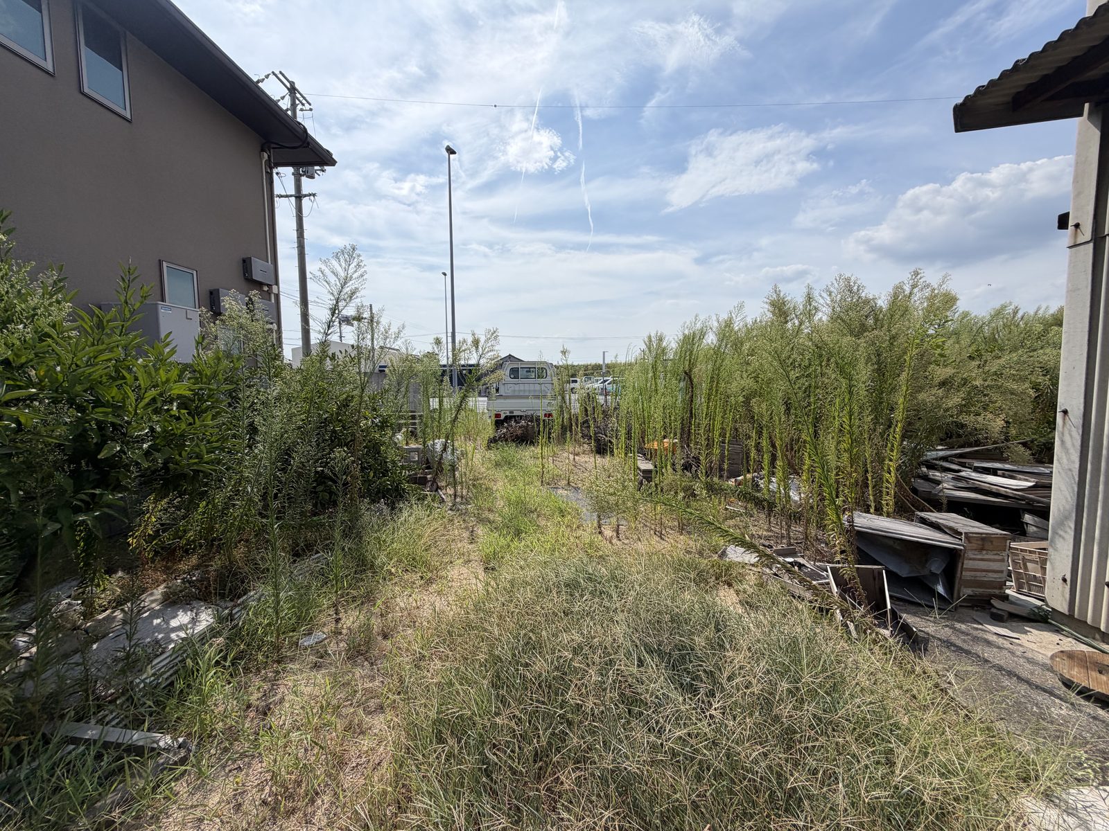 倉敷市連島町｜作業前：建物の横の様子
